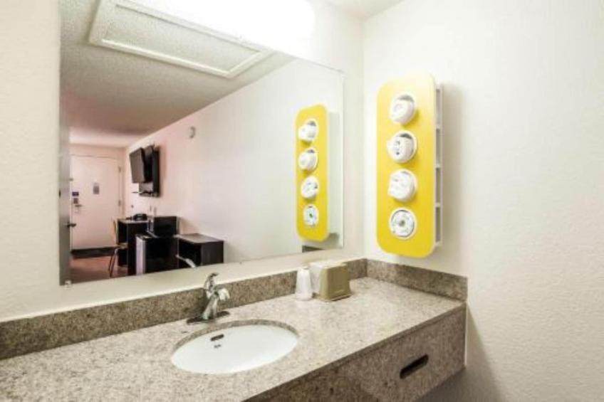 2 FULL BEDS  SMOKING MICFRIDGE - foto 18