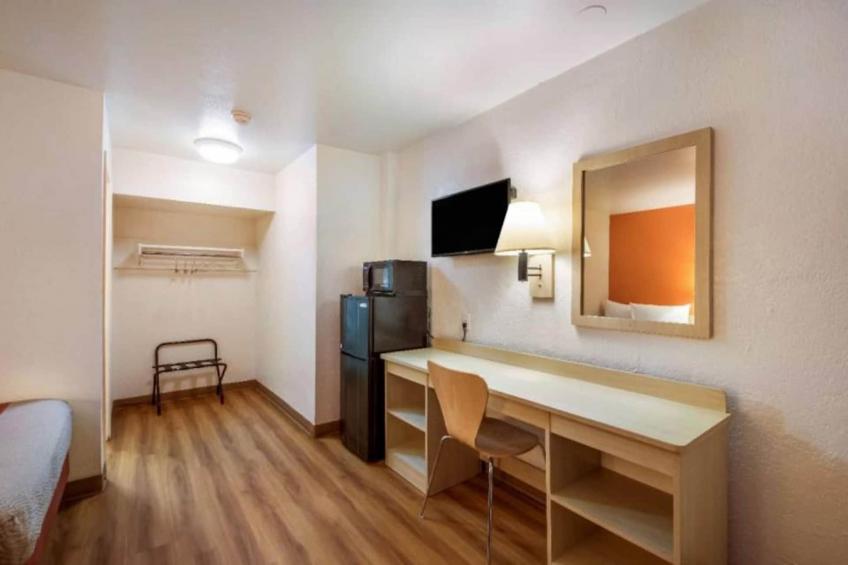 1 Full Bed  ADA/Tub - foto 5