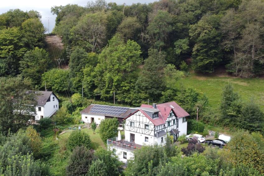 in Waldbreitbach mit Whirlpool - foto 35