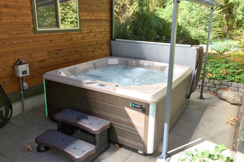 Moderne Hütte mit Whirlpool, Haustieren OK und Wi-Fi - foto 15