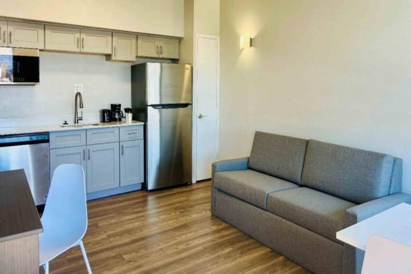 1 Queen Bed  Non-Smoking Kitchen Sofa-Bed - foto 17