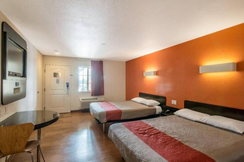 2 Queen Beds  Micfridge - foto 11