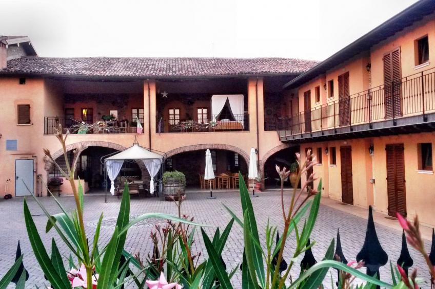 mit großer Terrasse