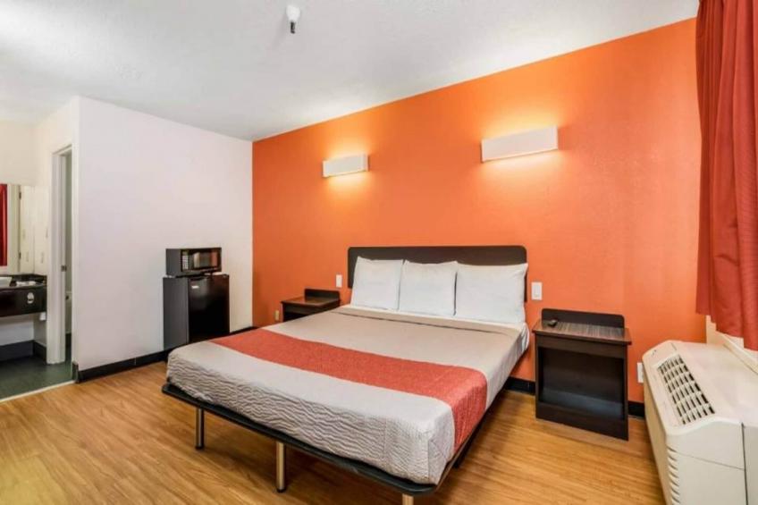 1 King Bed  Non-Smoking - foto 13