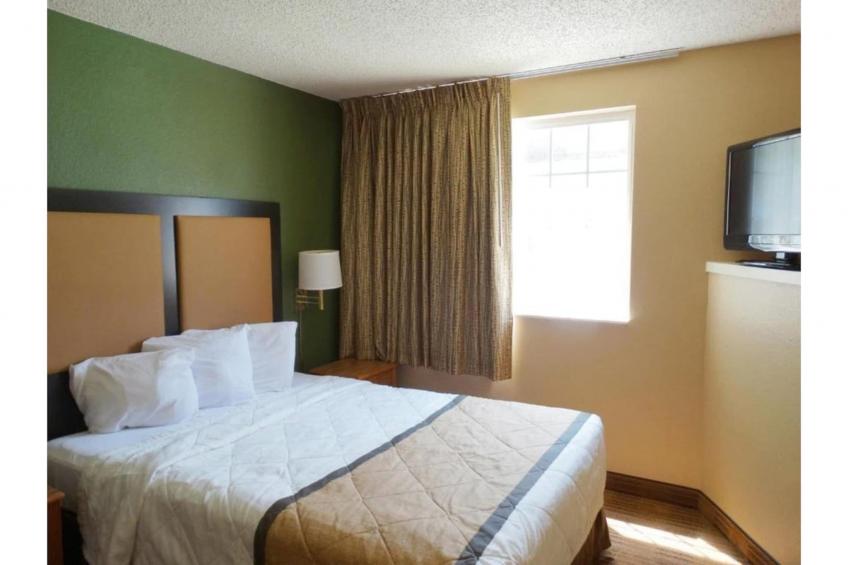 1 King Bed | Hearing Accessible, Kitchen - foto 2