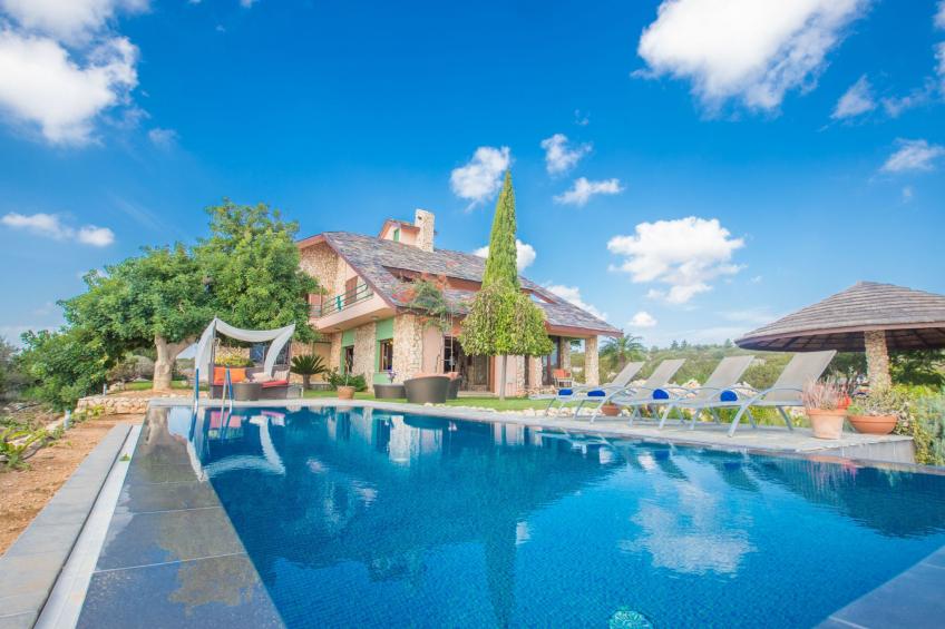 Private Villa mit Panoramablick auf das Meer