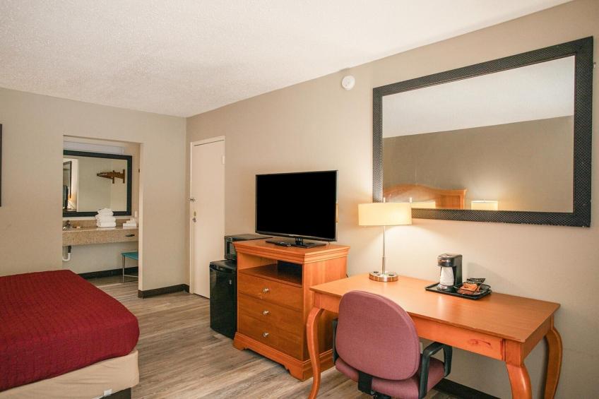 Family Suite - 2 Full Beds & Pull-Out Sofa Non-Smoking - foto 9