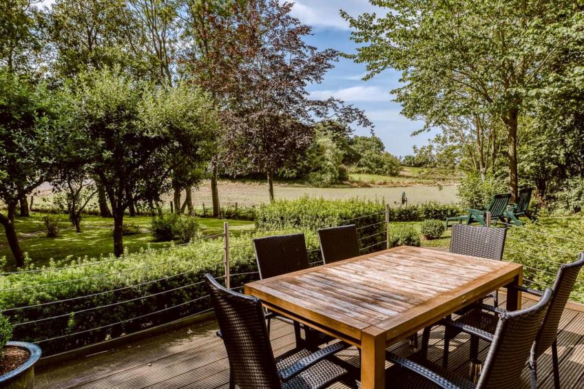 Reetdachhaus inmitten von Wiesen und Feldern - foto 7