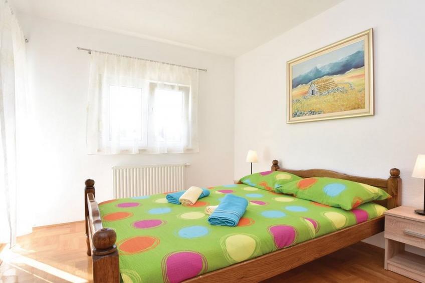 Serene Villa with Pool, BBQ, and Authentic Tavern Surrounded by Nature - Five Bedroom Holiday Home - foto 11