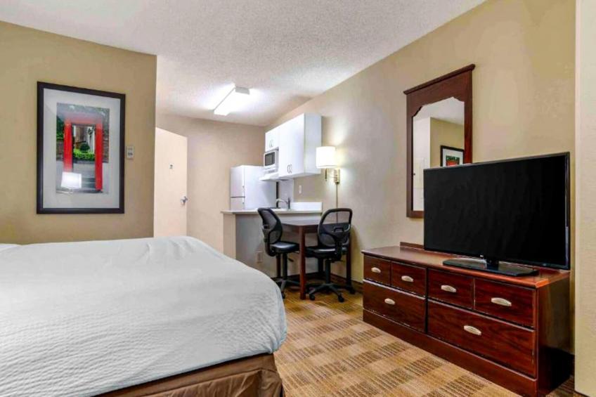 1 Queen Bed | Non-Smoking, Kitchen - foto 17