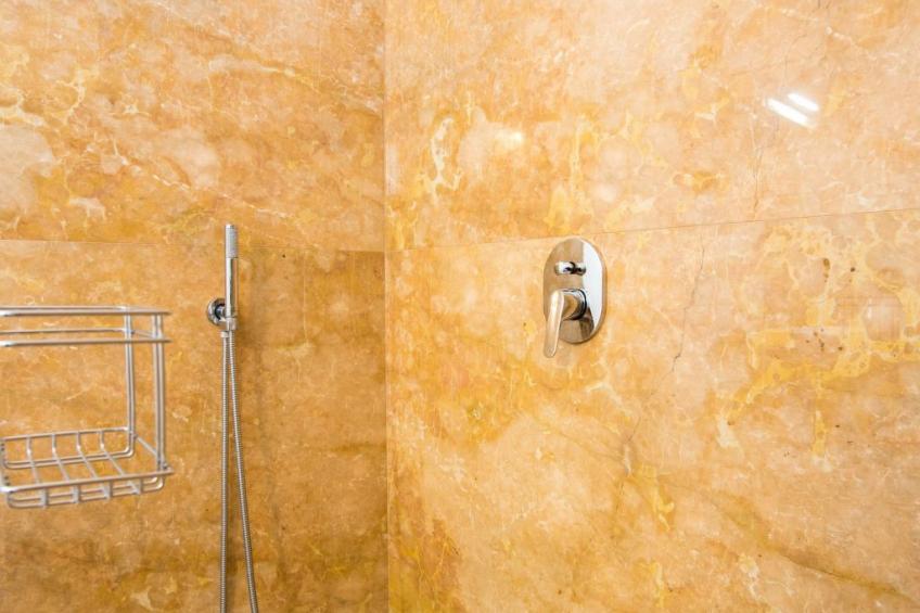 Anwesen mit Garten, Grill und Terrasse - foto 10