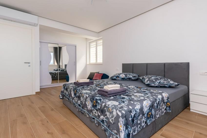 Apartments Hope (Dugi Rat) - Three-Bedroom Apartment with Jacuzzi  (Stanko) - foto 10