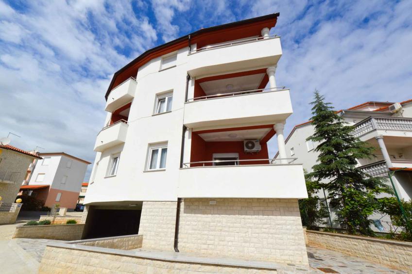Holiday apartment with air conditioning and terrace with sea view - BF-KBJ2