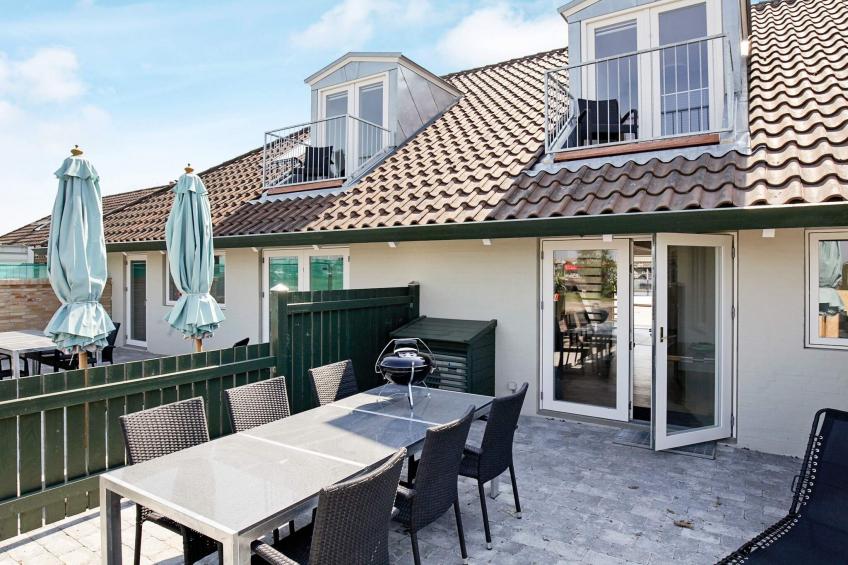 3 rooms app.,2stories,bay view,PLUS