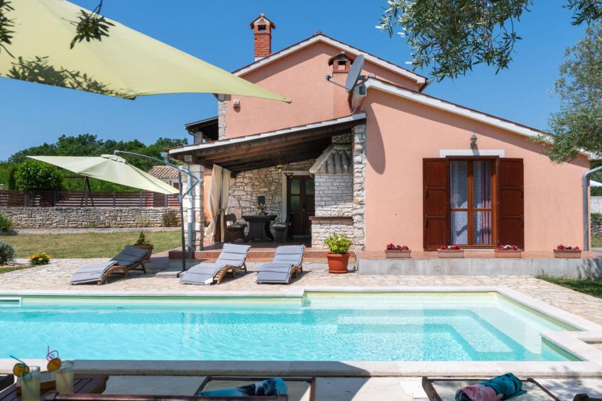 Villa mit privatem Pool und großem Garten - foto 9