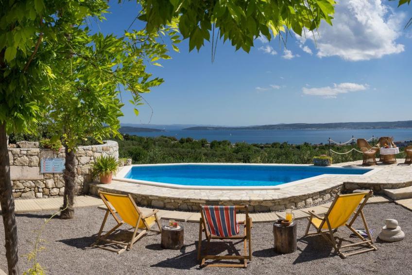 in Kaštel Lukšić mit großer Terrasse und Bergblick - foto 4