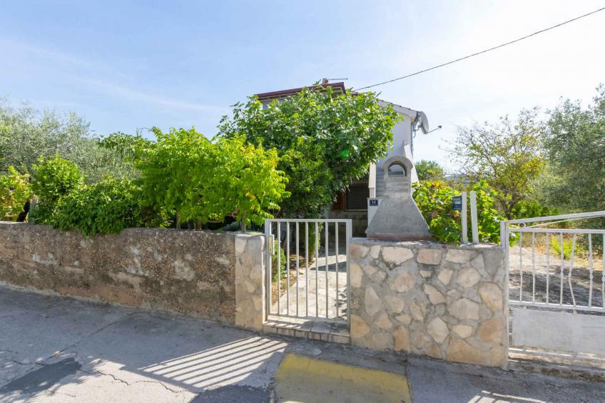 Holiday home with barbecue - BF-TF339
