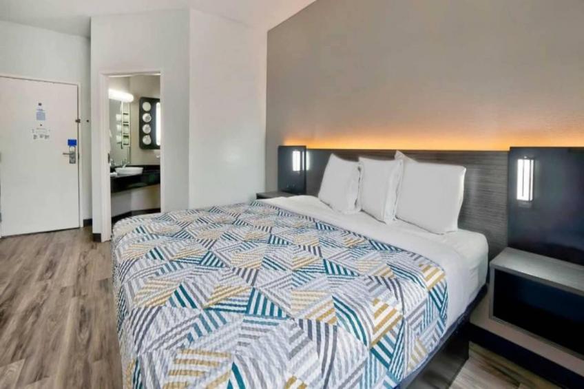 1 King Bed  Non-Smoking - foto 12