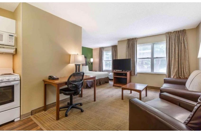 1 King Bed | Hearing Accessible, Kitchen - foto 37