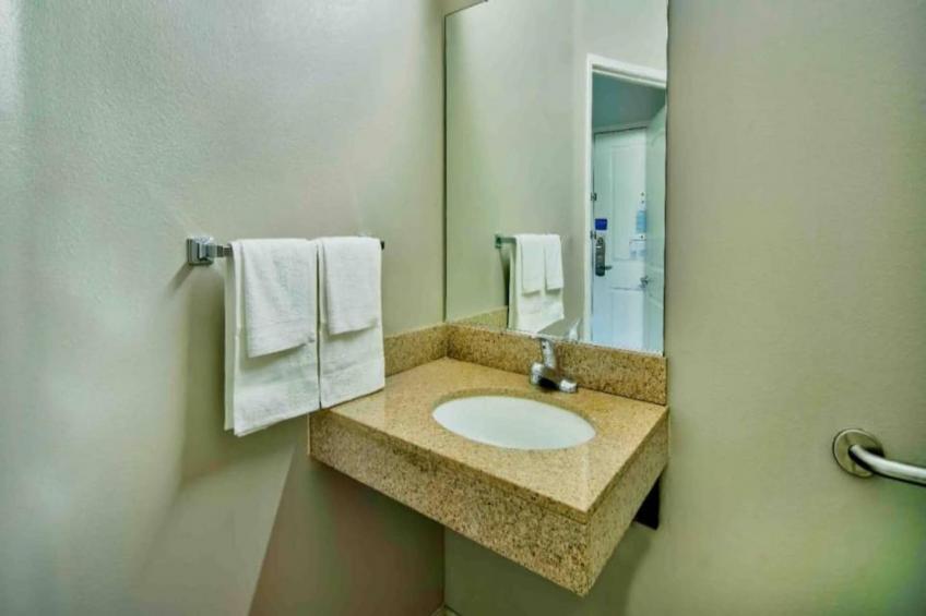 2 Full Beds  Non-Smoking Kitchen - foto 5