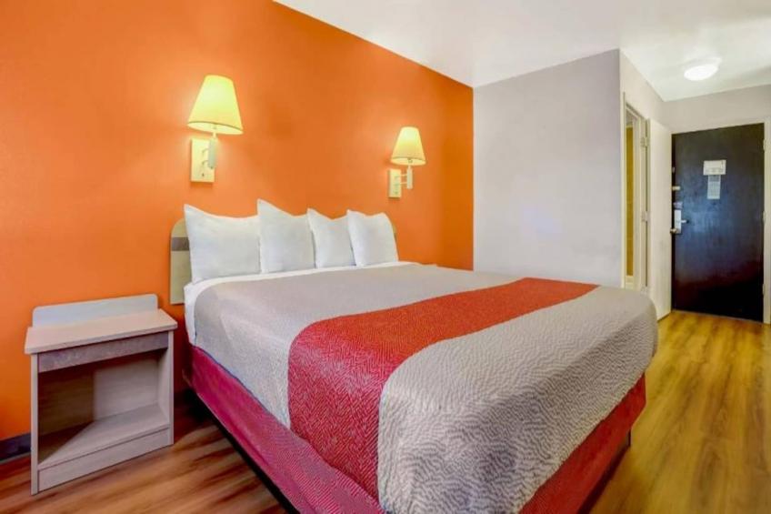 1 King Bed  Non-Smoking - foto 13