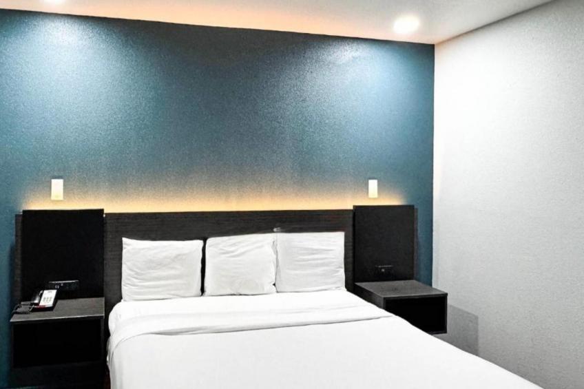 1 King Bed  Suite Non-Smoking - foto 8