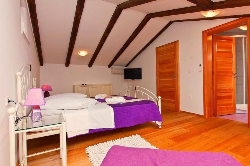 Gemütliches Ferienhaus in Peresiji mit Grill und Terrasse - foto 12