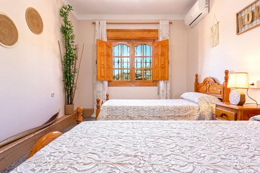 Familienhaus mit großzügigen Außenanlagen - foto 18