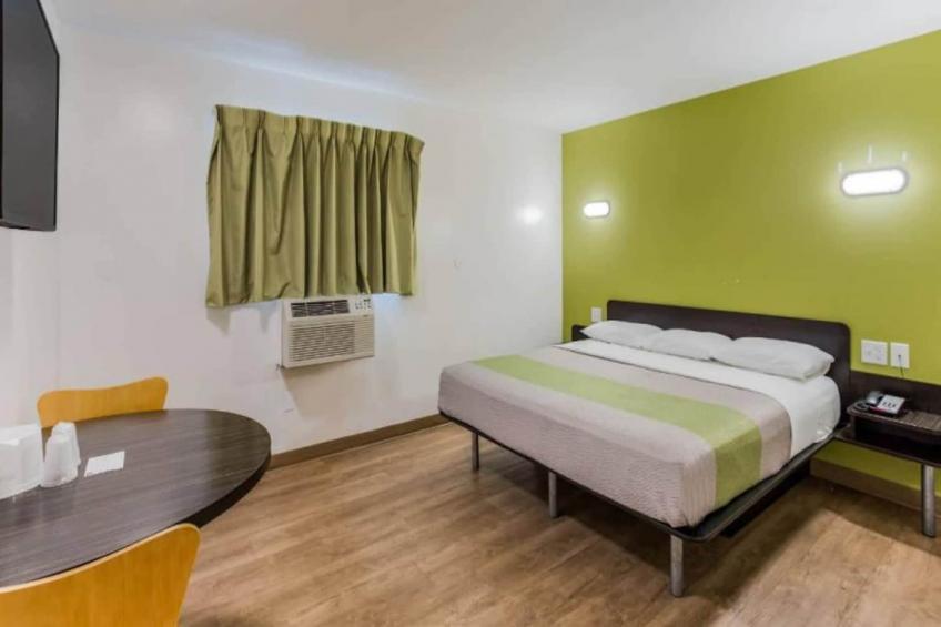 1 Queen Bed  ADA/RI Shower/Non-Smoking - foto 26