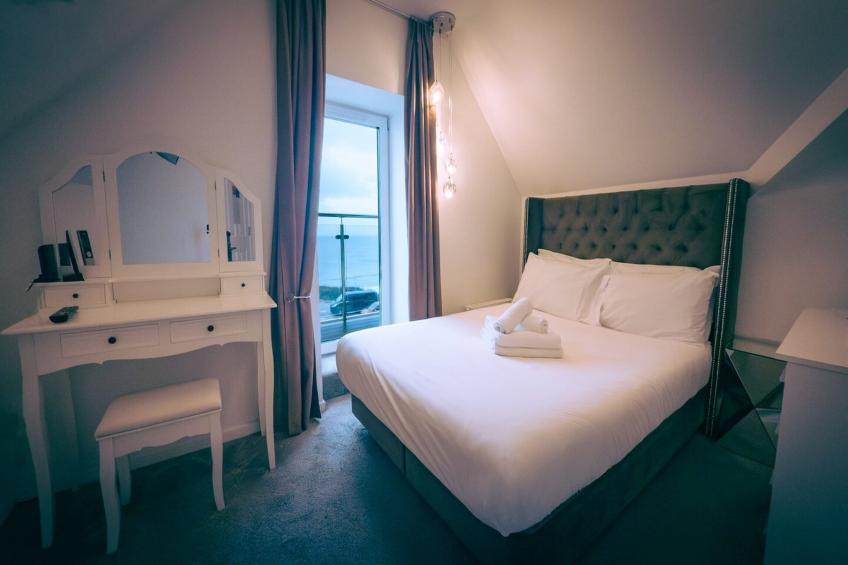 Small Premium Double with Balcony & Sea View - foto 11
