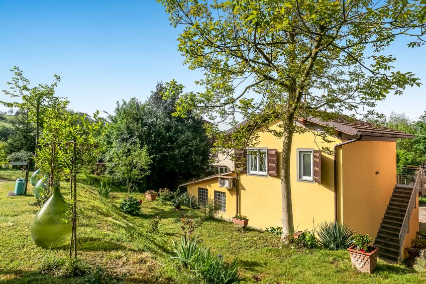 Cozy Apt inTypical Hayloft with Garden