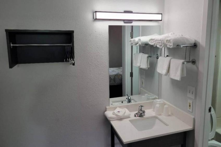 1 Full Bed  ADA/Tub - foto 15
