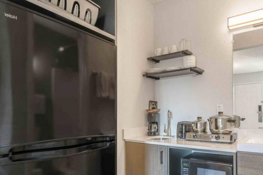 1 Full Bed  Non-Smoking Kitchen - foto 7