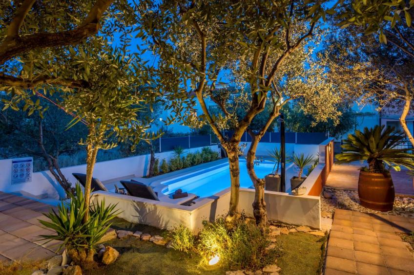 Geräumiges Ferienhaus mit Terrasse und Garten - foto 2