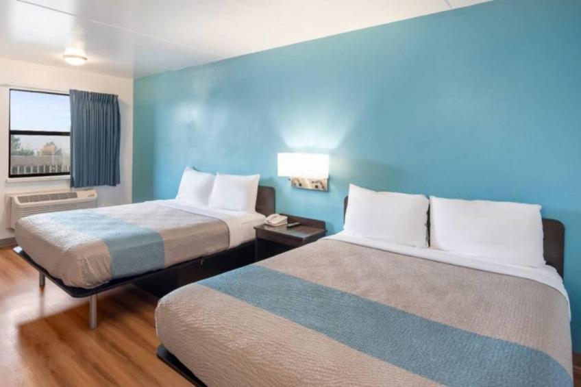 2 QUEEN BEDS  NON-SMOKING MINI FRIDGE - foto 12
