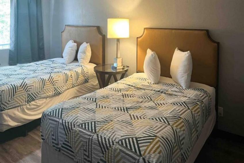 2 Queen Beds  Non-Smoking Micfridge - foto 2