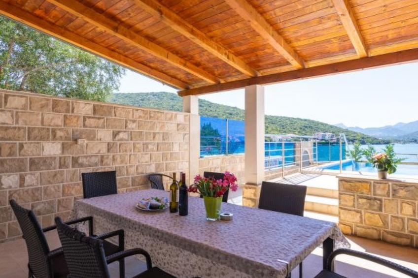 Beachfront Apartment house Hon with pool - foto 26