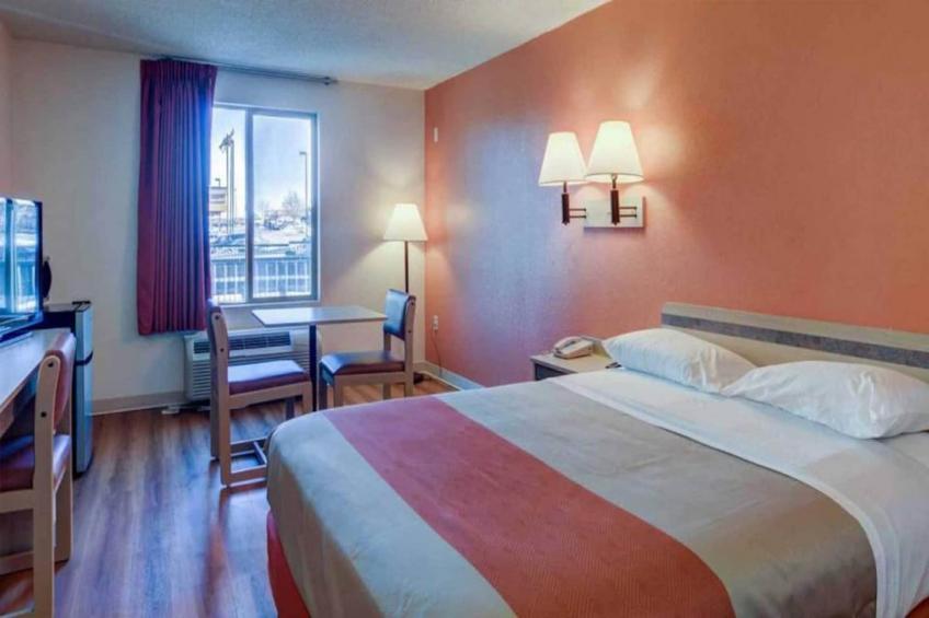 1 King Bed  Non-Smoking Micfridge - foto 6