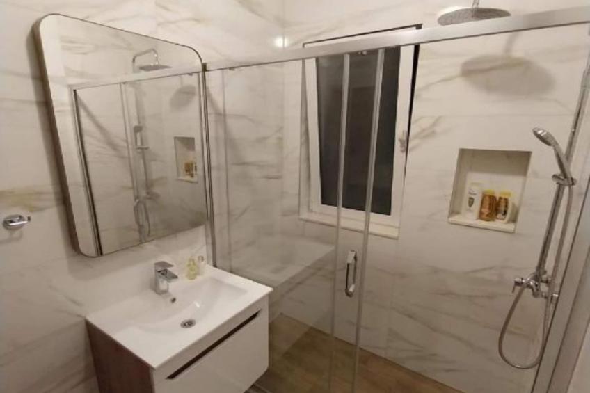 Stunning Beachfront Stay in Herceg Novi - Two Bedroom Apartment A - foto 9