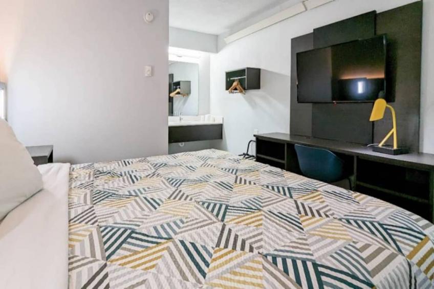 1 King Bed  Micfridge - foto 4
