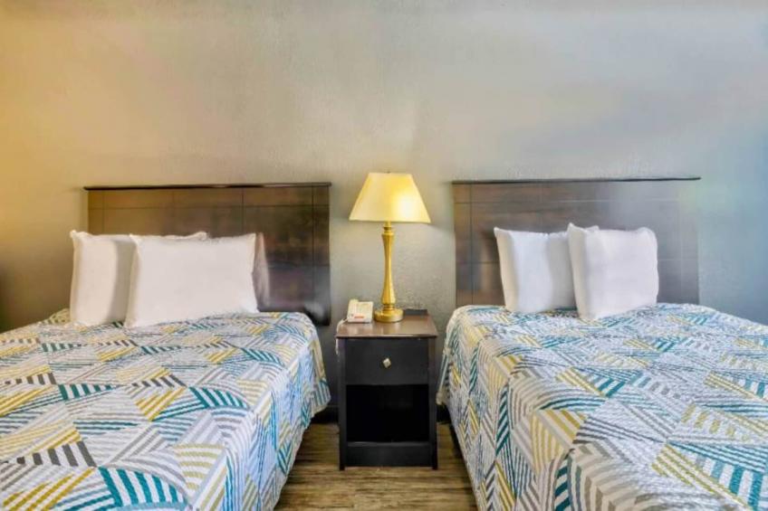 2 Queen Beds  Non-Smoking Micfridge - foto 3