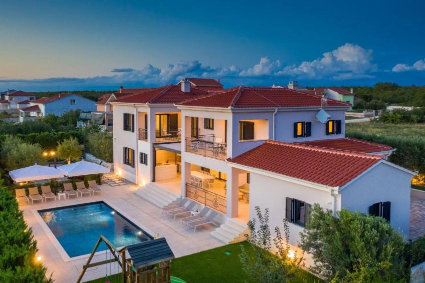 Haus für 9 Personen und 1 Kind in Gornje Rastane