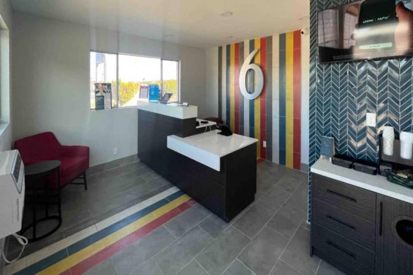 1 Queen Bed  Non-Smoking Kitchen - foto 14