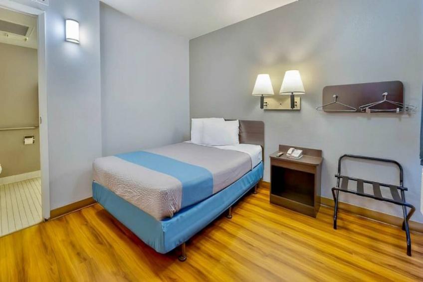 1 QUEEN BED - foto 8