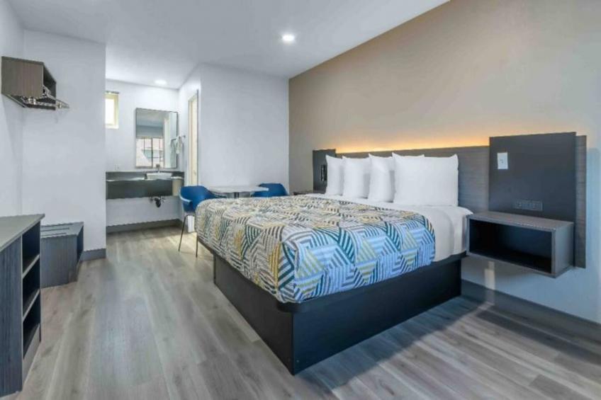 1 King Bed  Non-Smoking - foto 8