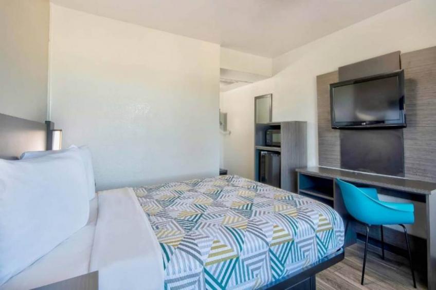 1 Queen Bed  Non-Smoking - foto 17