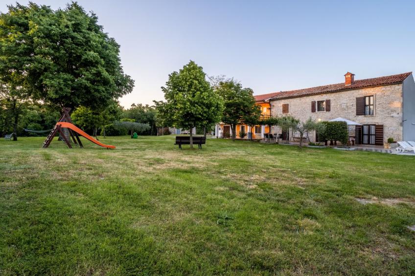 Schönes Haus mit großer grüner Umgebung, Pool - foto 18