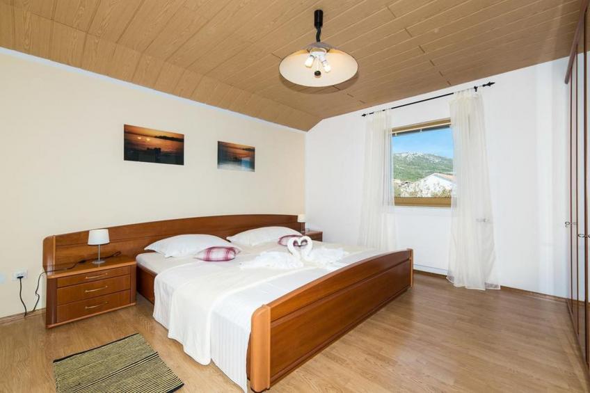 Spacious Holiday Home with Pool and Hot Tub in Kastel Stari - Four Bedroom Holiday Home with Pool - foto 11