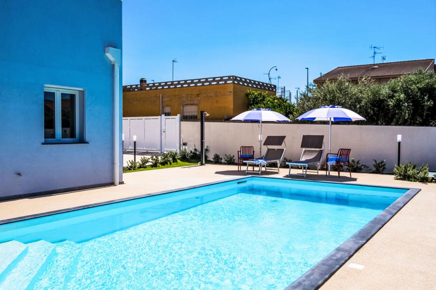 Casuzze with pool