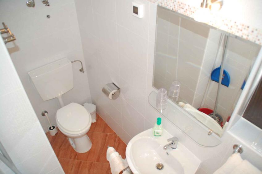 Holiday apartment with balcony and air conditioning - BF-MKBT - foto 10